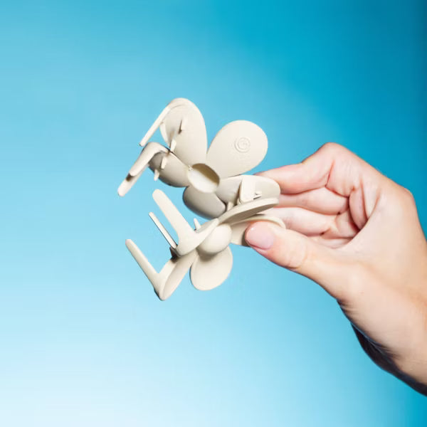 GIMME Medium Hair Flower Claw Clips - Tan and Blue, 2 count