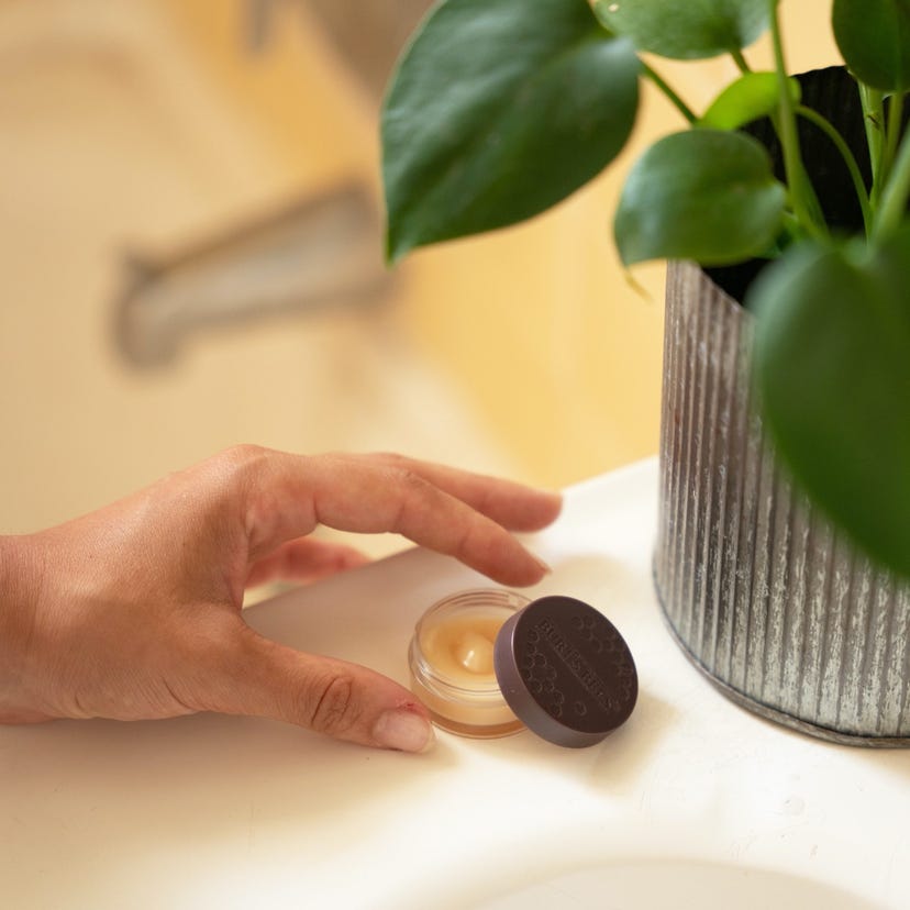 Burt's Bees Overnight Intensive Lip Treatment-792850901605-LR-327114-11-LR eShop