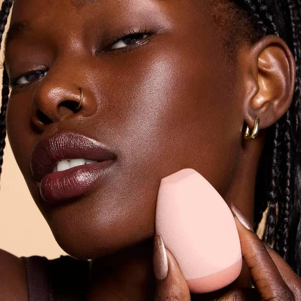 e.l.f. Halo Glow Angled Silicone Face Sponge-609332842359-LR-342660-3-LR eShop