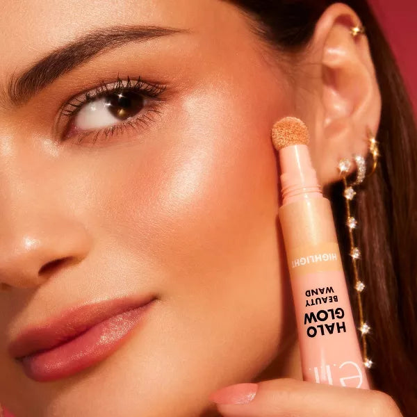 e.l.f. Halo Glow Highlighter Beauty Wand - Champagne Campaign-609332846906-LR-351944-11-LR eShop