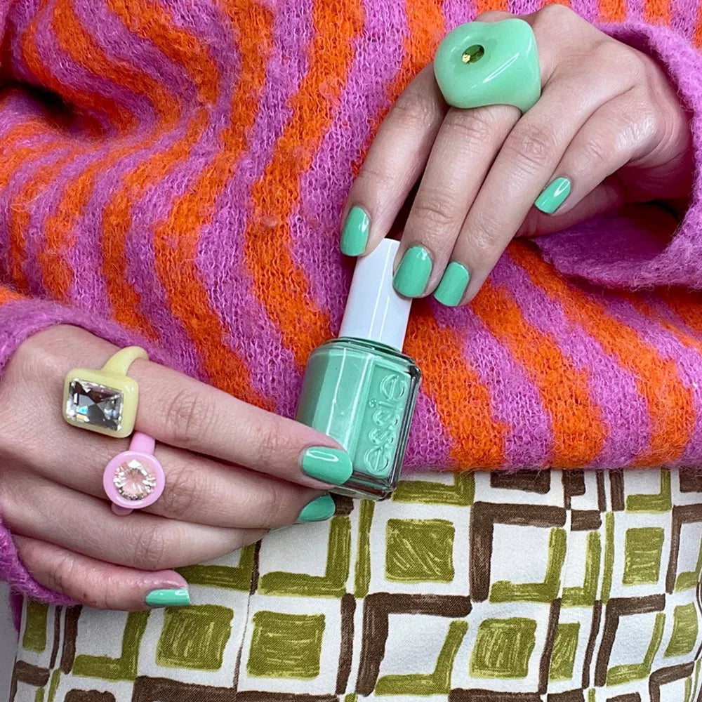 essie Salon-Quality Vegan Nail Polish - Perfectly Peculiar-095008059860-LR-351696-8-LR eShop