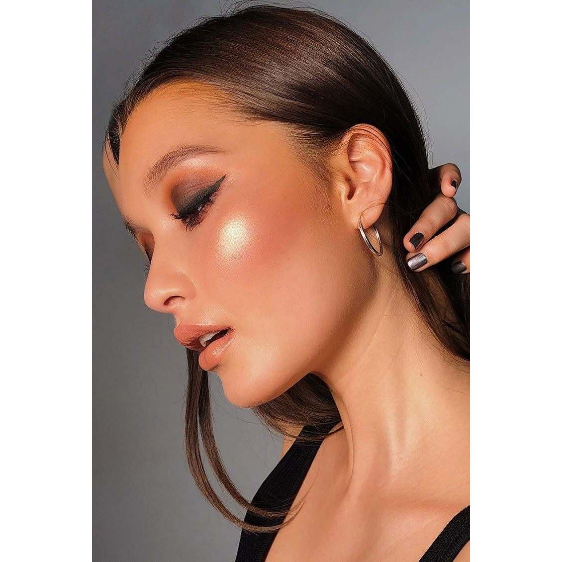 MAYBELLINE New York Facestudio Master Chrome Metallic Highlighter Makeup, 100 Molten Gold, 0.24 oz-041554538281-LR-315292-4-LR eShop