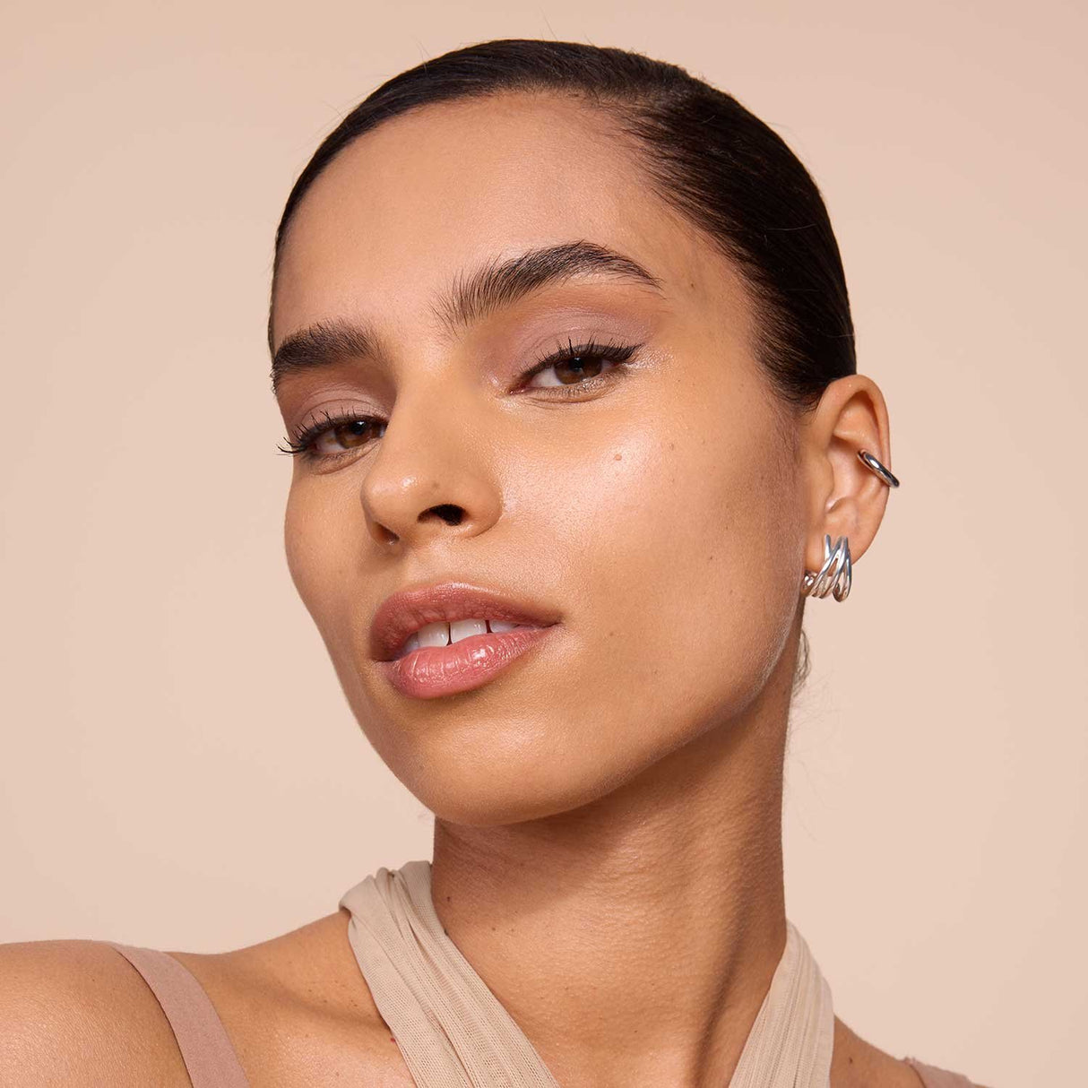 MAYBELLINE New York Lifter Full Coverage Serum Concealer, 065 Neutral-041554099270-LR-360371-5-LR eShop