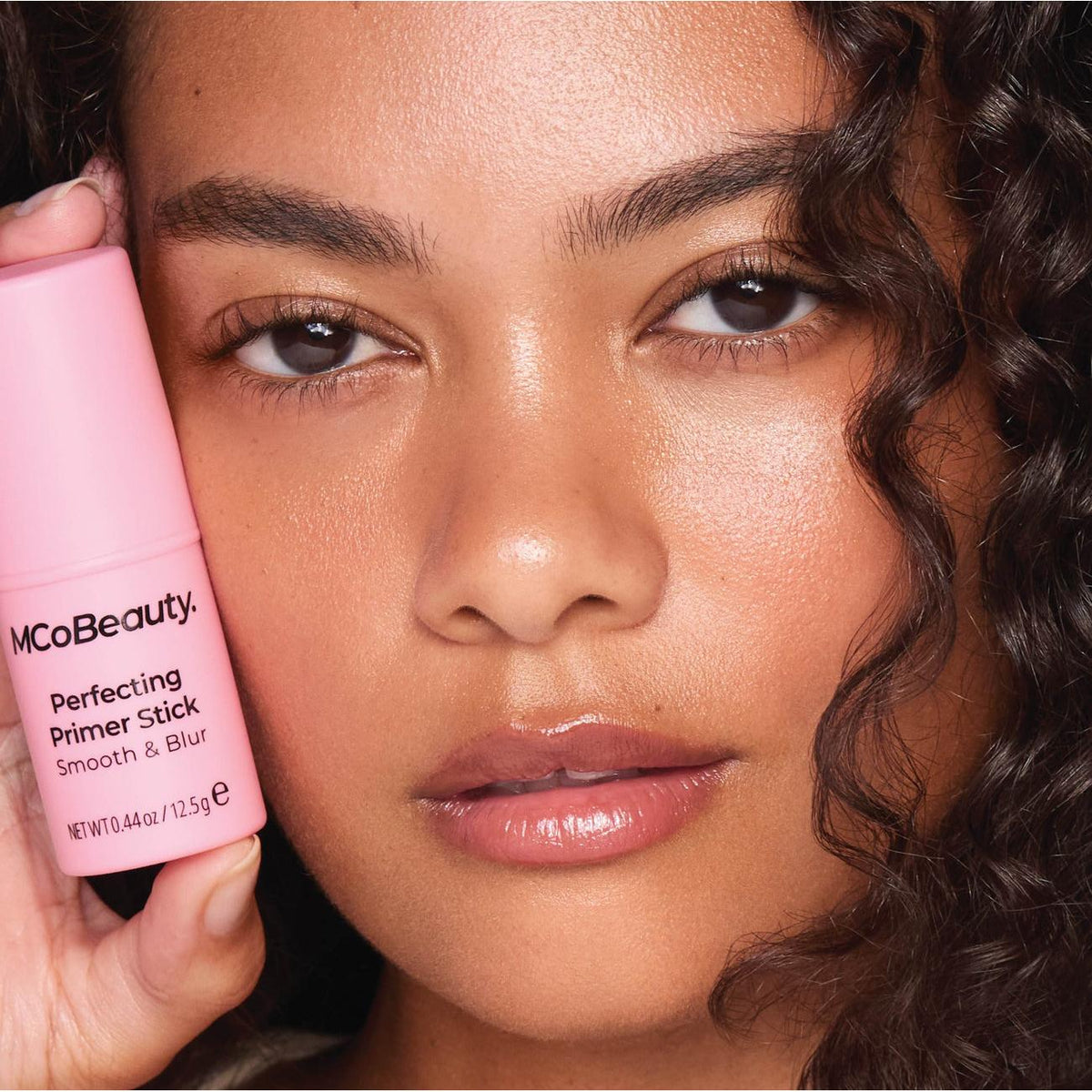 MCoBeauty Perfecting Primer Stick Smooth & Blur-9331880043551-LR-360827-7-LR eShop