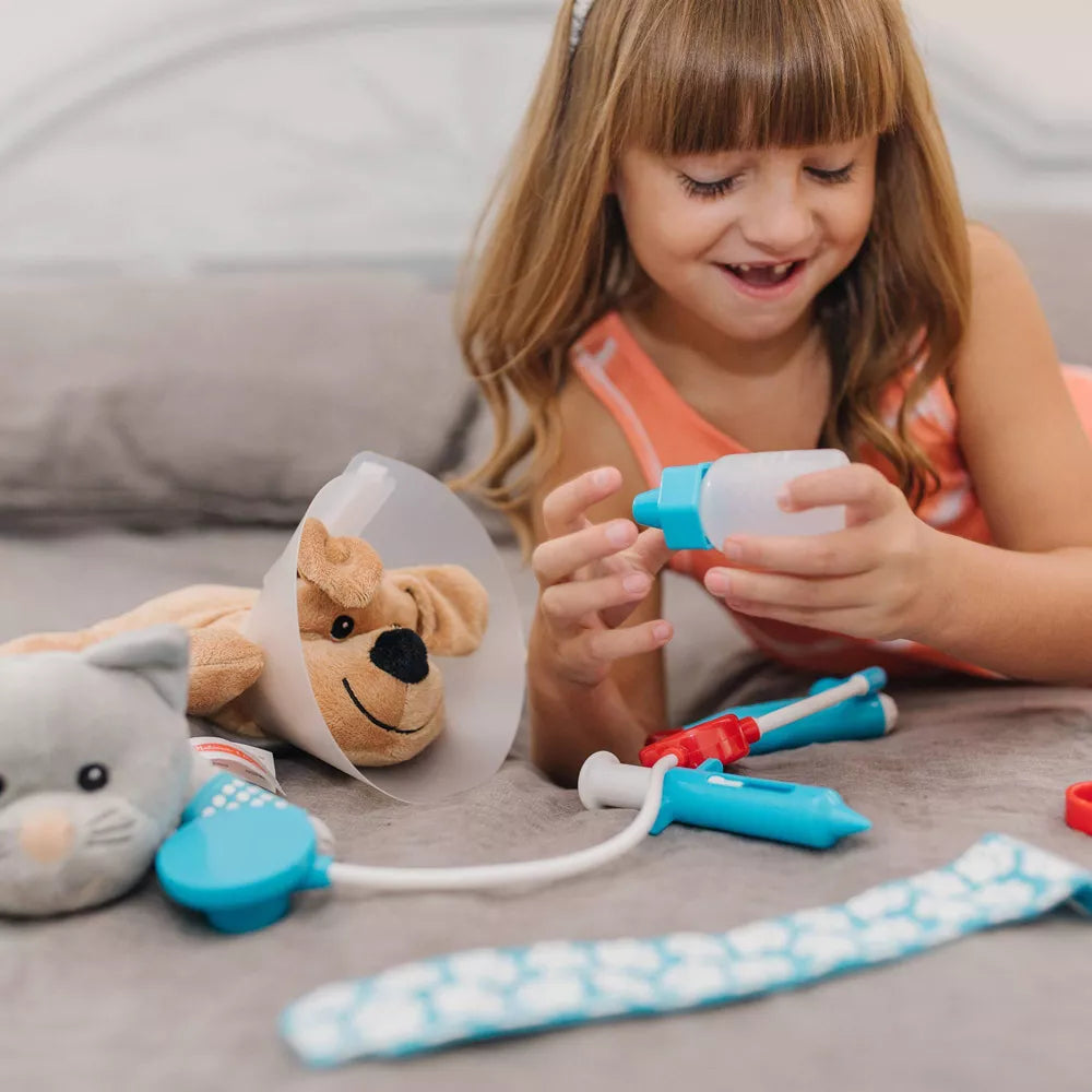Melissa & Doug Examine and Treat Pet Vet Play Set, 24 count-000772085205-LR-330702-8-LR eShop