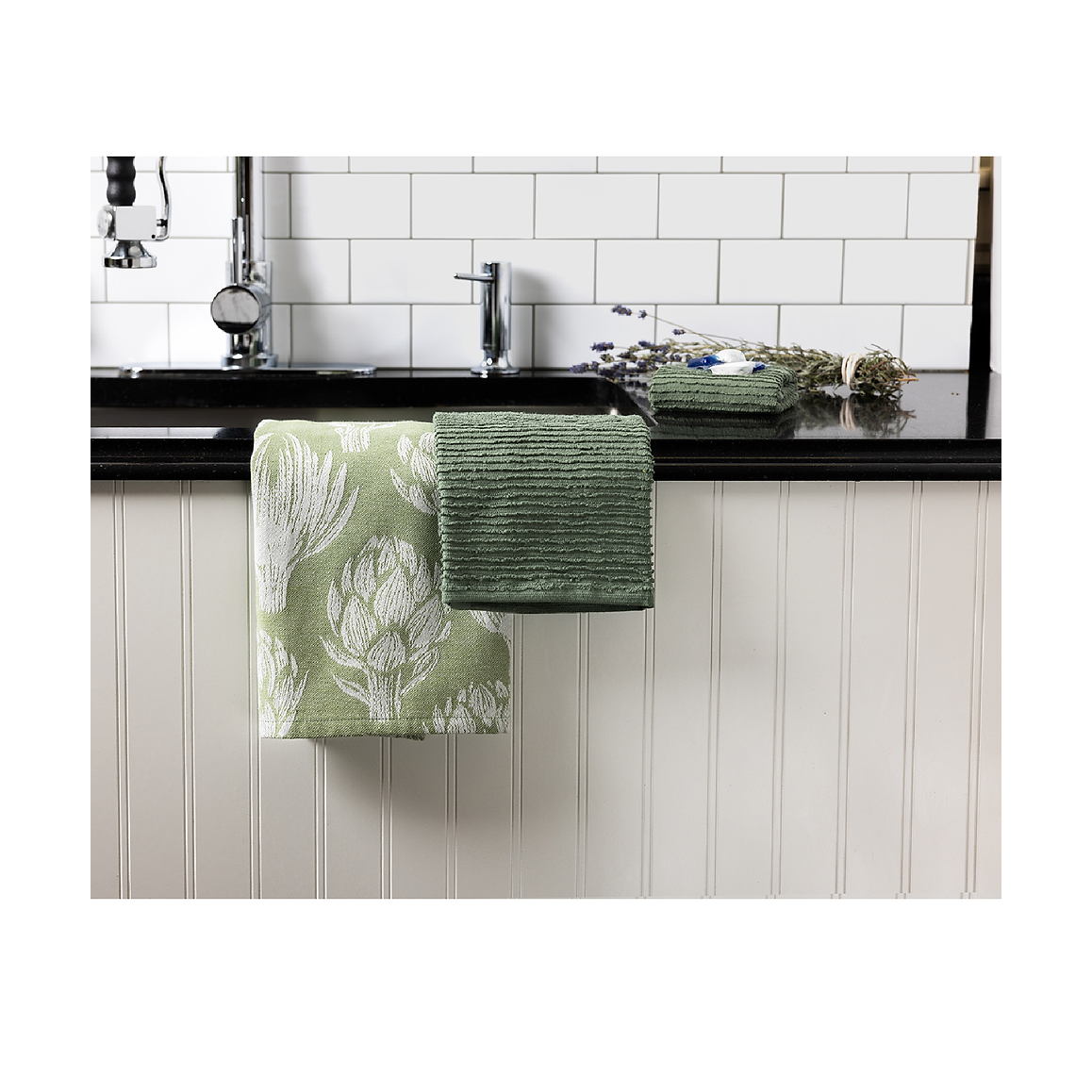 MUkitchen Jacquard Woven Towel - Artichokes-810042579040-LR-350798-2-LR eShop