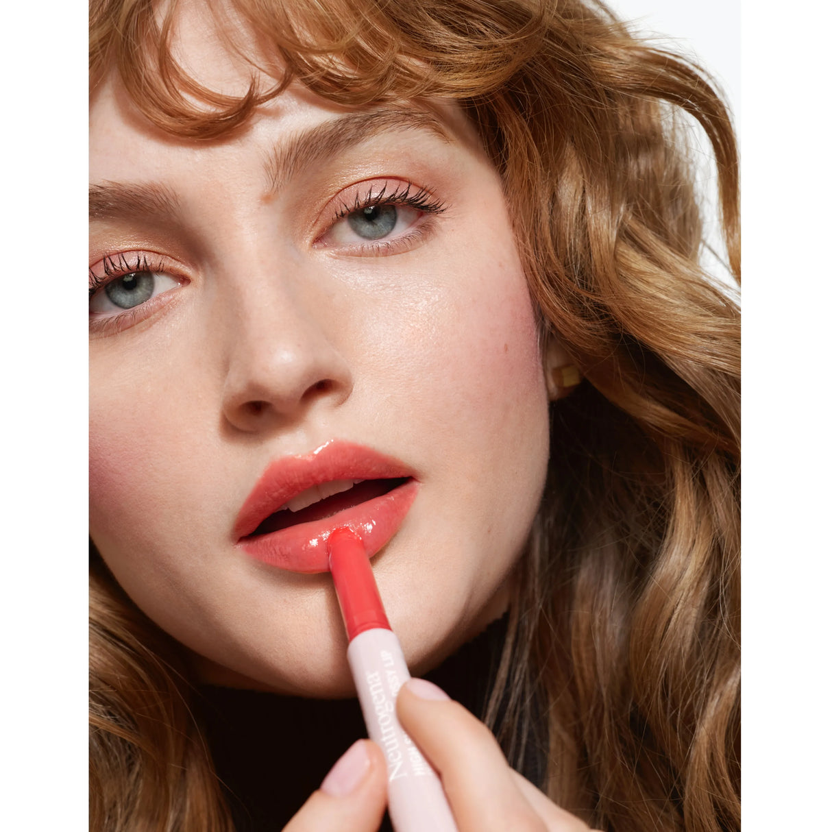 Neutrogena High Shine Glossy Lip Balm - Poppy Pink-086800161165-LR-356780-5-LR eShop