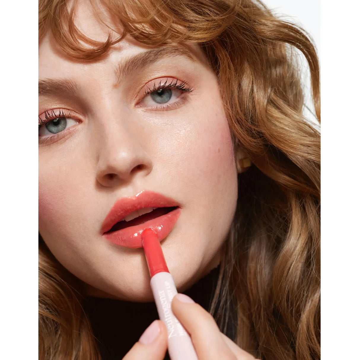 Neutrogena High Shine Glossy Lip Balm - Poppy Pink-086800161165-LR-356780-5-LR eShop