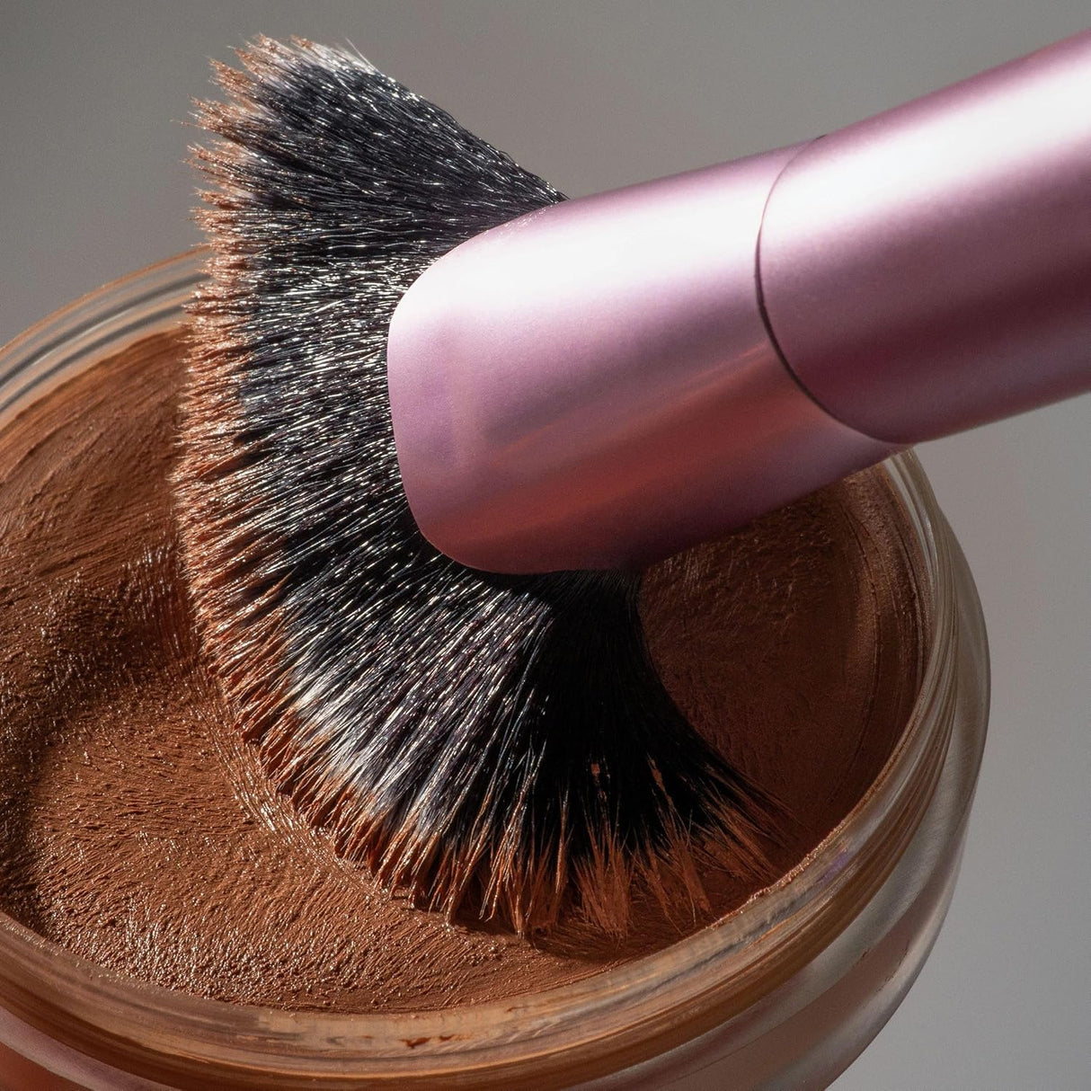 Real Techniques Angled Fan Finishing Brush-079625454277-LR-360990-5-LR eShop