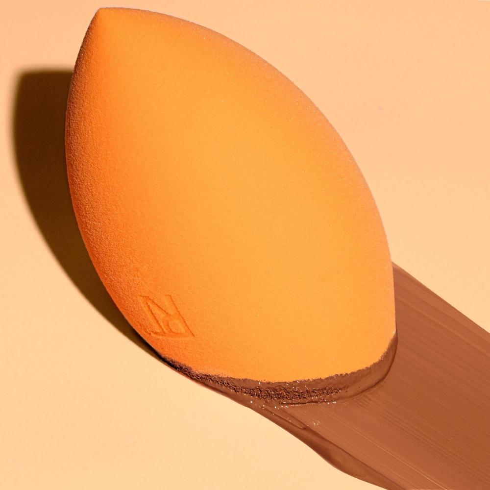 Real Techniques Base Miracle Complexion Sponge-079625014624-LR-290668-4-LR eShop