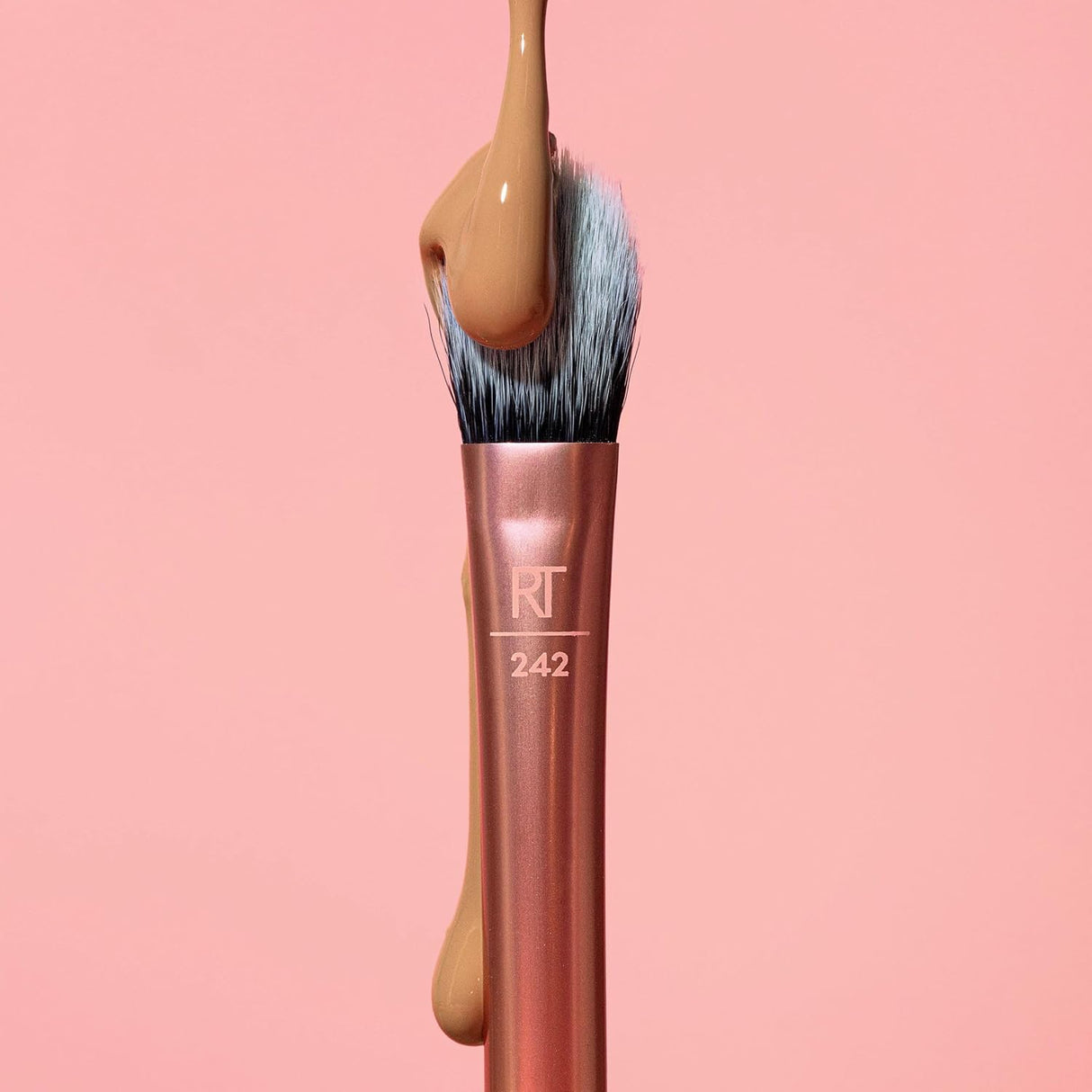 Real Techniques Brightening Concealer Makeup Brush-079625019773-LR-361243-4-LR eShop