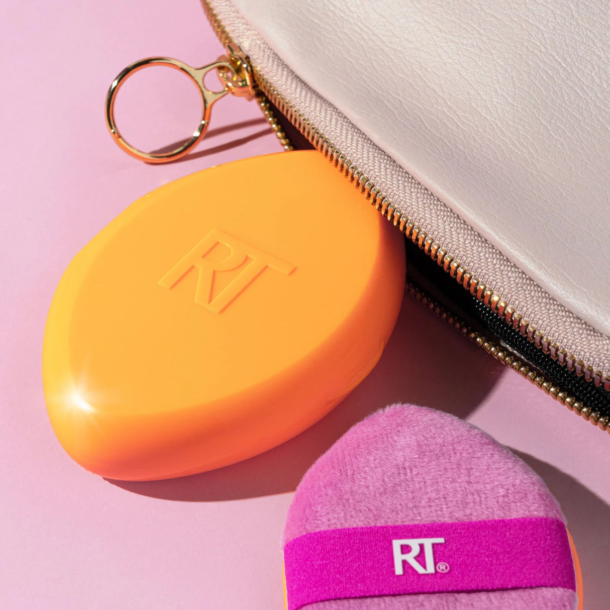 Real Techniques Miracle 2-In-1 Powder Puff + Travel Case-079625445107-LR-361249-9-LR eShop