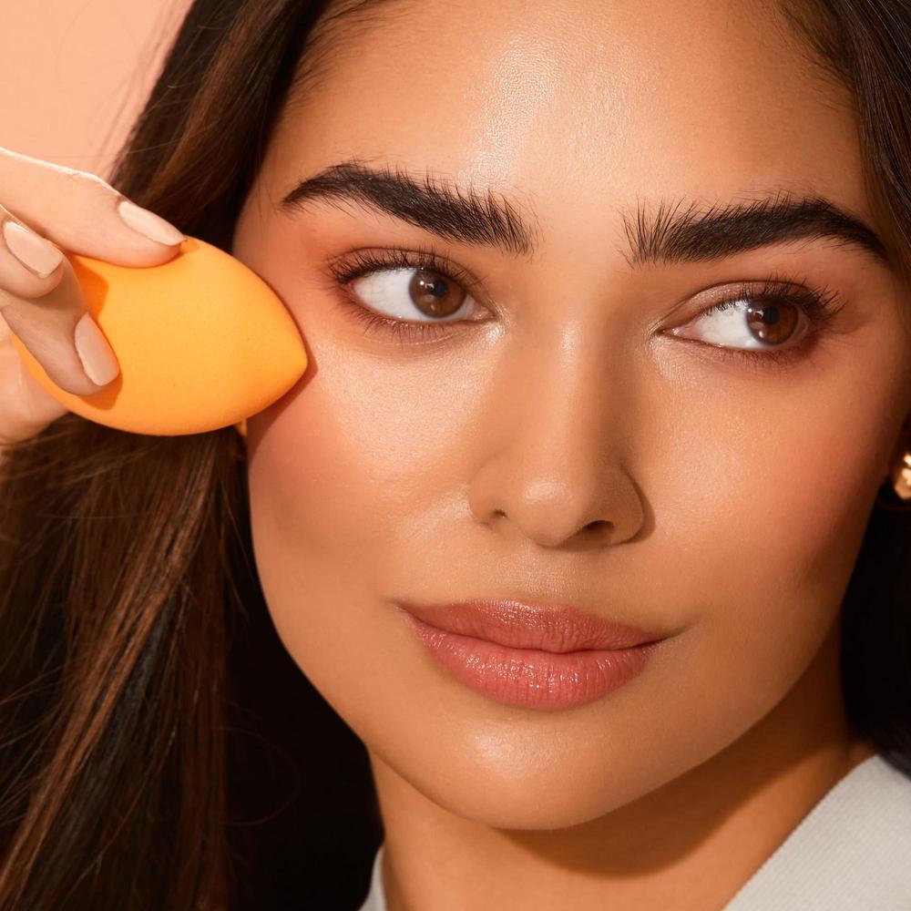 Real Techniques Miracle Complexion Face Sponge-079625915662-LR-308435-3-LR eShop