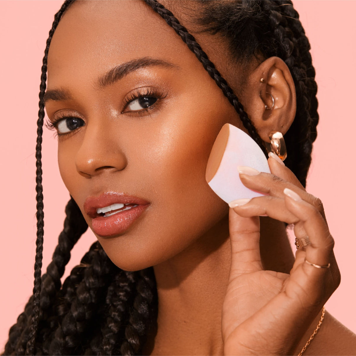 Real Techniques Miracle Powder Sponge-079625018943-LR-334584-3-LR eShop