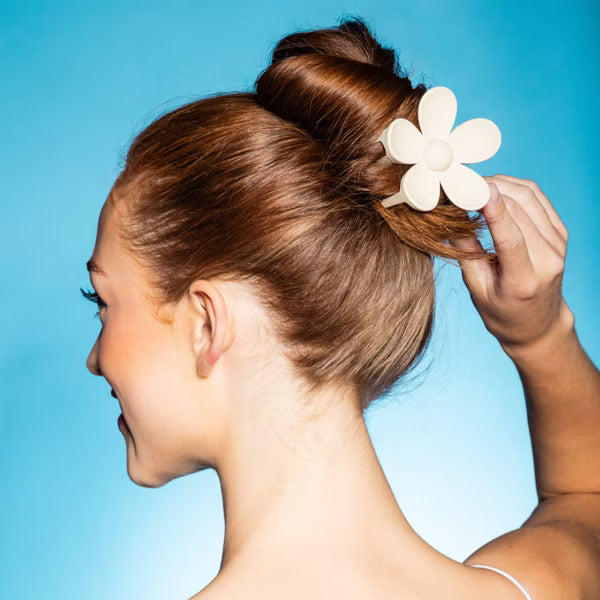 GIMME Medium Hair Flower Claw Clips - Tan and Blue, 2 count