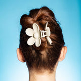 GIMME Medium Hair Flower Claw Clips - Tan and Blue, 2 count