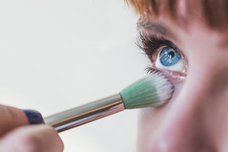 blue-eyes-getting-makeup-close-up-L&amp;R eShop
