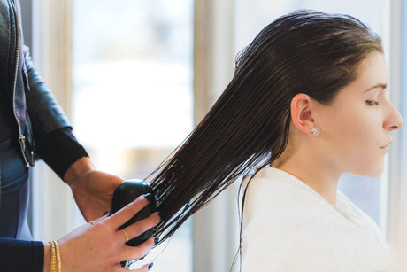 combing-hair-at-salon-L&amp;R eShop