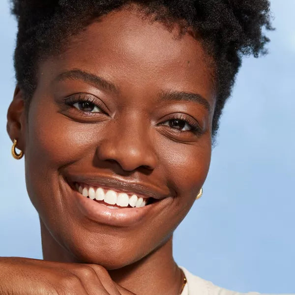 COVERGIRL Clean Invisible Pressed Powder Foundation - 130 Classic Beige-3616304530937-LR-349680-7-LR eShop