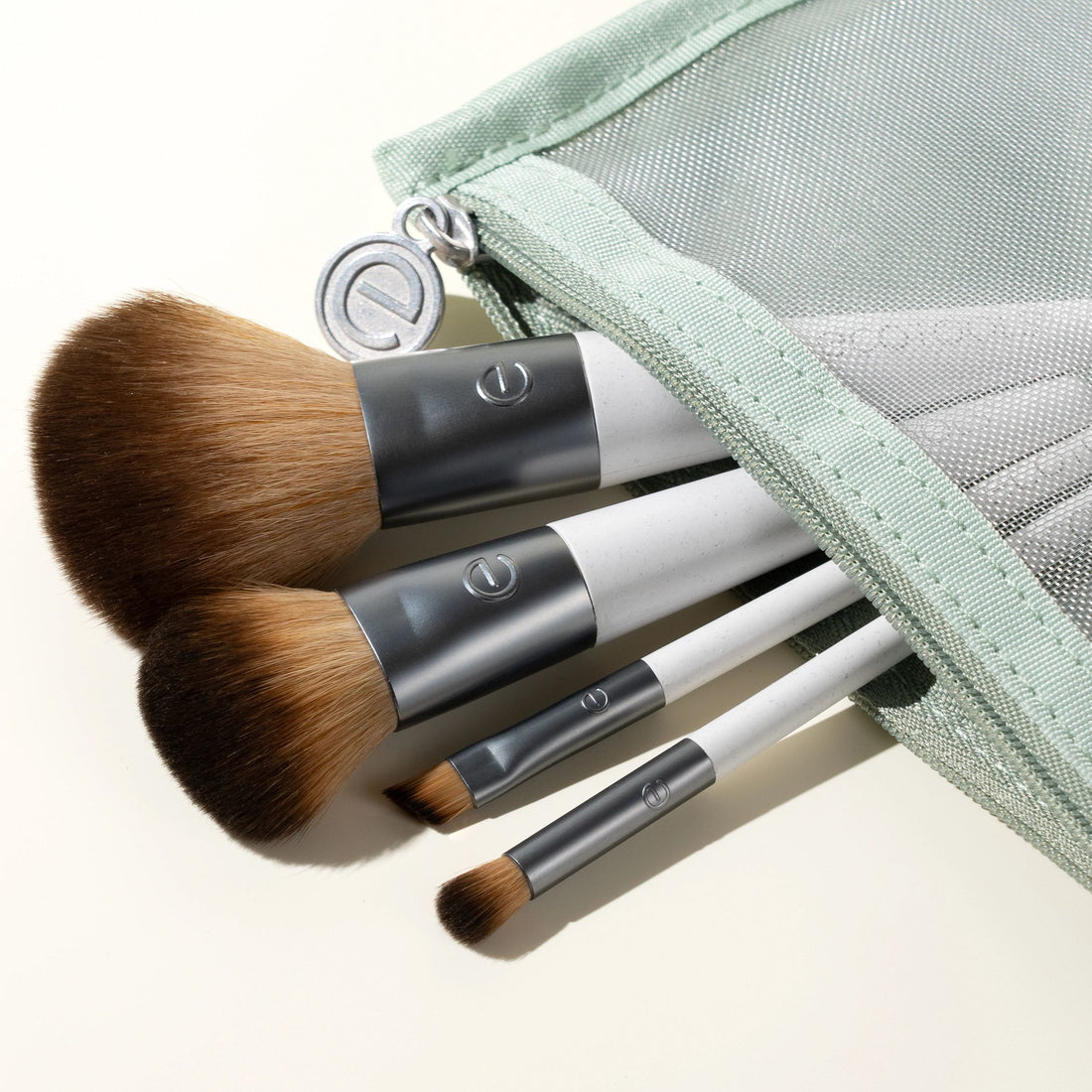 EcoTools On-The-Go Style Makeup Brush Kit-079625016130-LR-320454-4-LR eShop