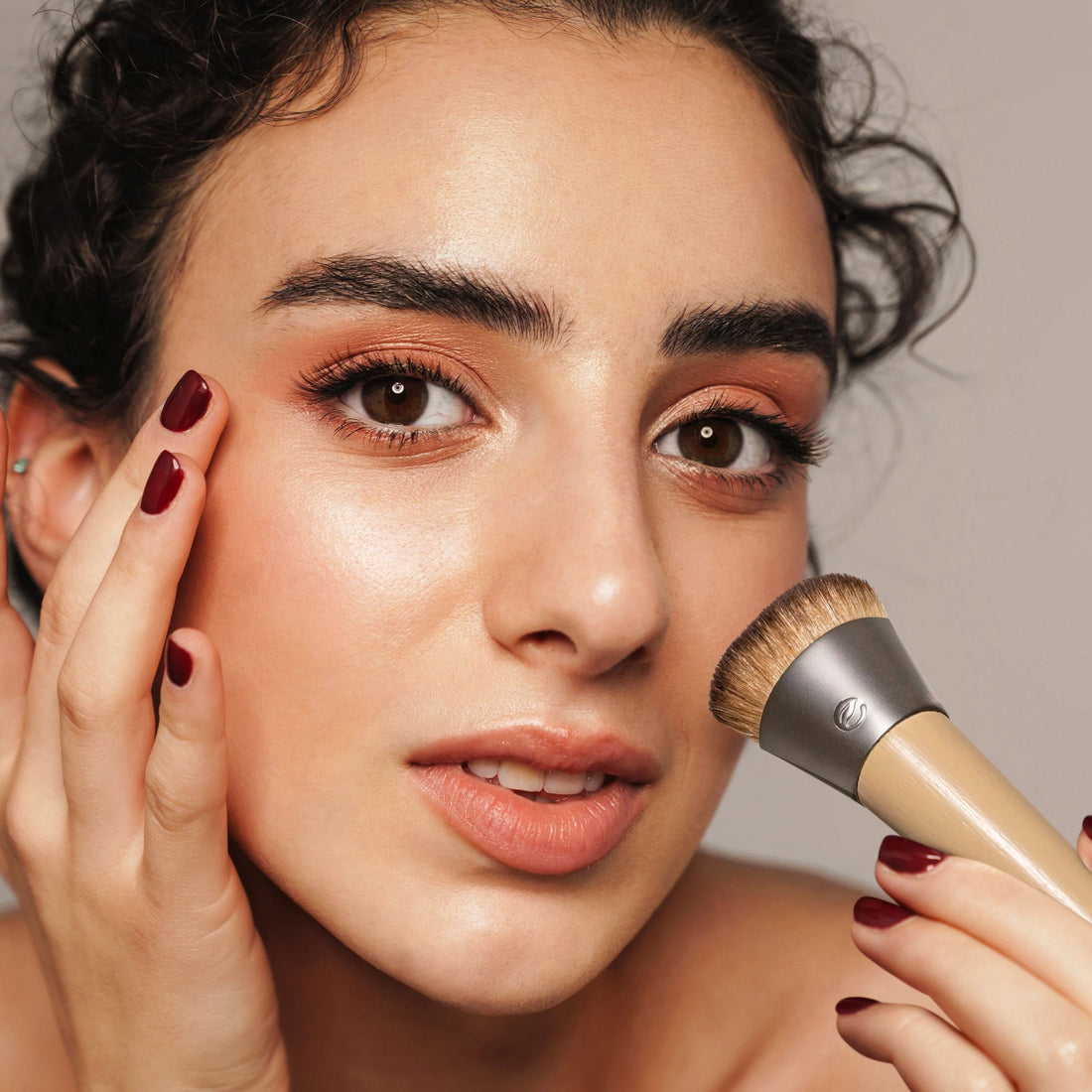 EcoTools Wonder Cover Complexion Foundation Makeup Brush-07962501601-LR-355344-3-LR eShop