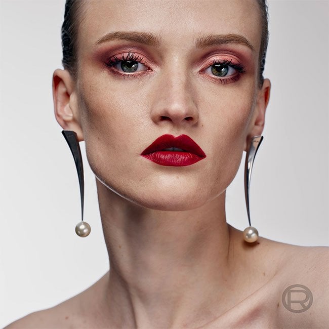 L'ORÉAL PARIS x Muglar Semi-matte Lipstick with a Moisturising Effect - Red 1974-3600524234676-LR-361259-9-LR eShop
