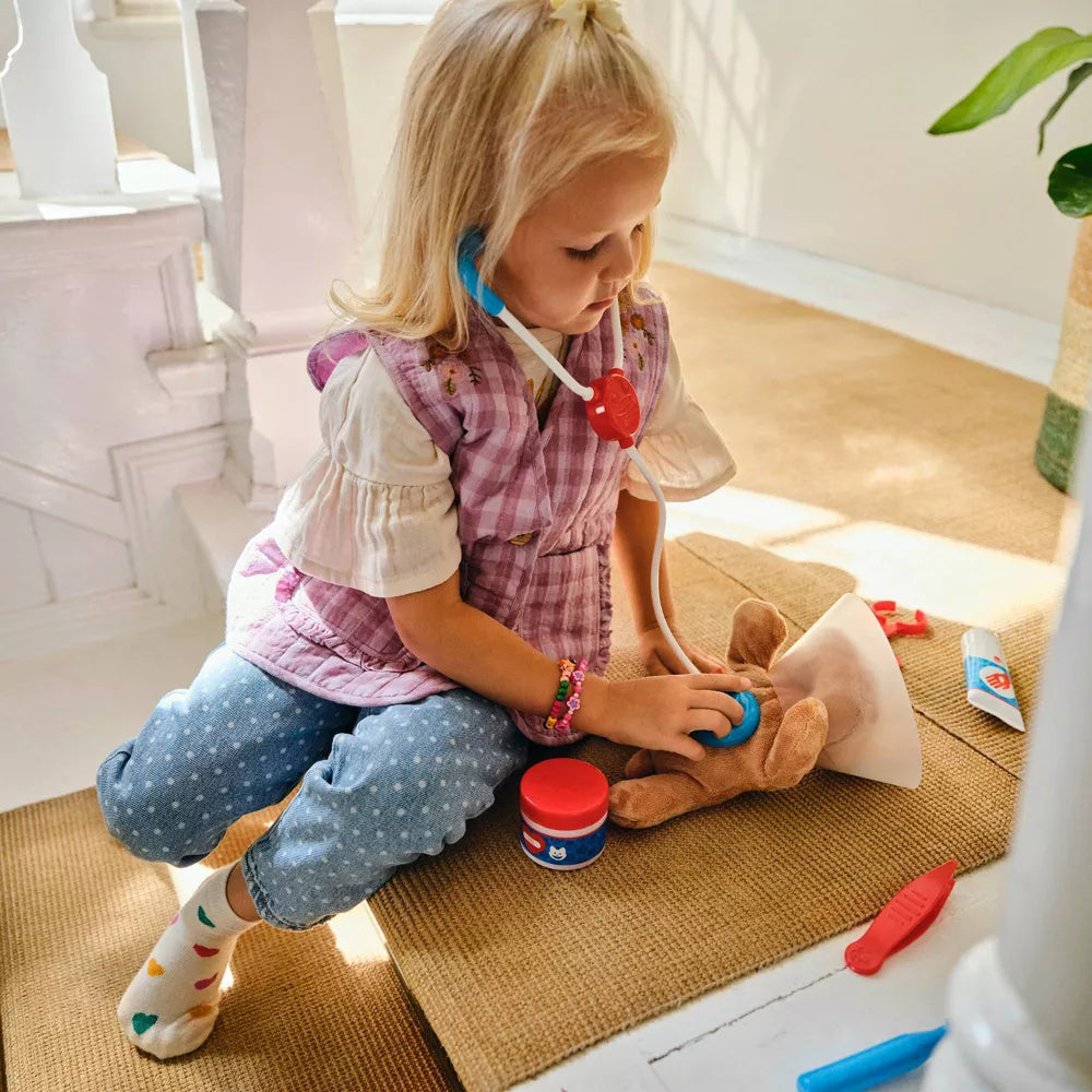 Melissa & Doug Examine and Treat Pet Vet Play Set, 24 count-000772085205-LR-330702-3-LR eShop