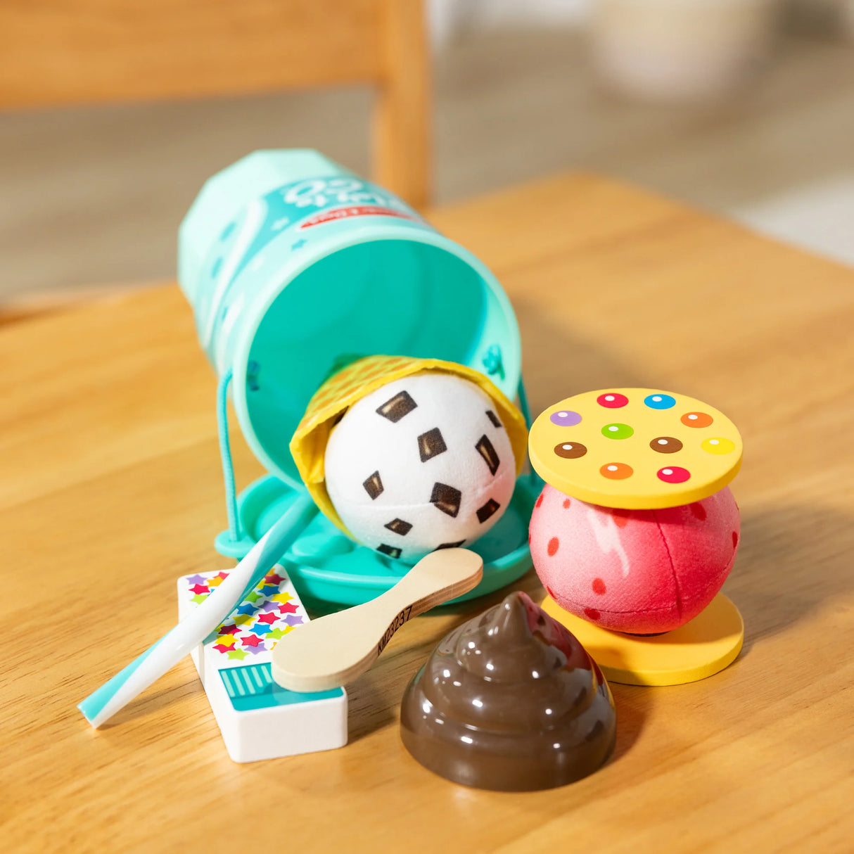Melissa & Doug Play to Go Ice Cream Play Set-000772501729-LR-354136-8-LR eShop