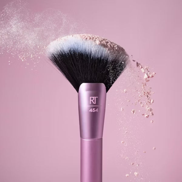 Real Techniques Extra Big Finishing Makeup Brush-079625446067-LR-357101-6-LR eShop