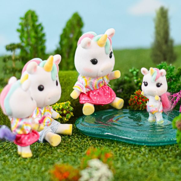 Sunny Days Entertainment Honey Bee Acres Daydreamers Toy Set - Unicorn Family-810009206378-LR-350680-5-LR eShop